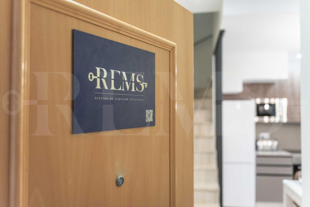 Lovely Duplex With Private Parking Near City Center By Rems Málaga Eksteriør billede